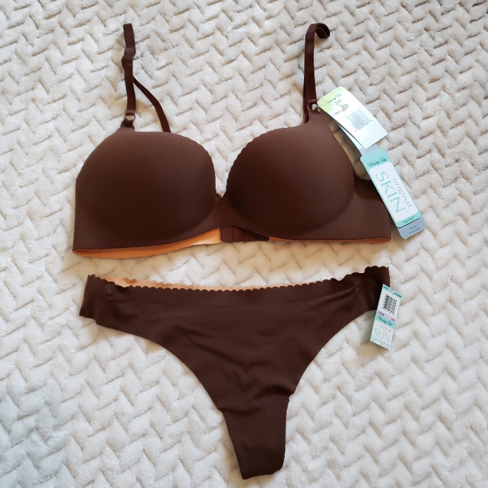 VANITY FAIR “Original Skin” Bra & Thong Set